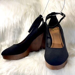 Report Eveleigh-Wood Wedge w/Stacked Wood Look, Ankle Strap, & Cut Out on Heel